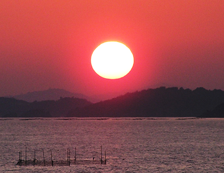 「日本の夕陽百選」に選ばれている赤穂御崎の夕景=「赤穂温泉 祥吉」提供