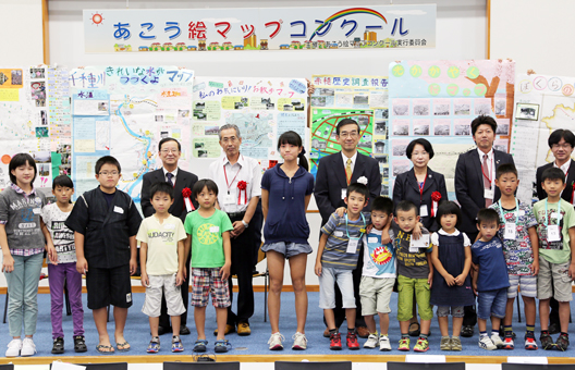 市内小学生から70作品が出品された「赤穂絵マップコンクール2014」