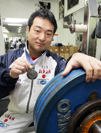 初の国際大会出場で銀メダルを獲得した小笠剛志さん