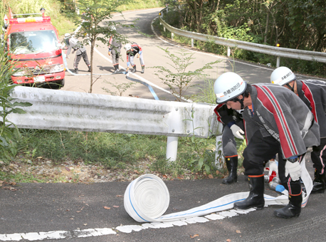 大規模林野火災を想定した赤穂市消防団による消火訓練