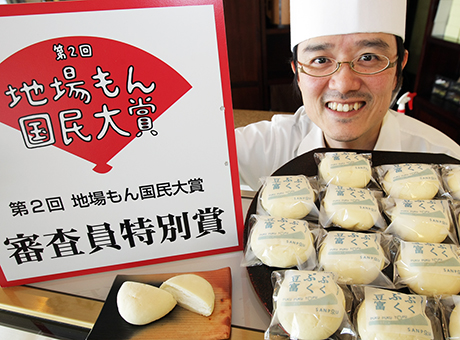 「地場もん国民大賞」で審査員特別賞に輝いた「ぷくぷく豆富」とオーナーの渡部桂輔さん