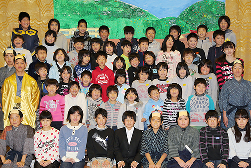 全校挙げての記念公演へ向けてはりきる有年小児童