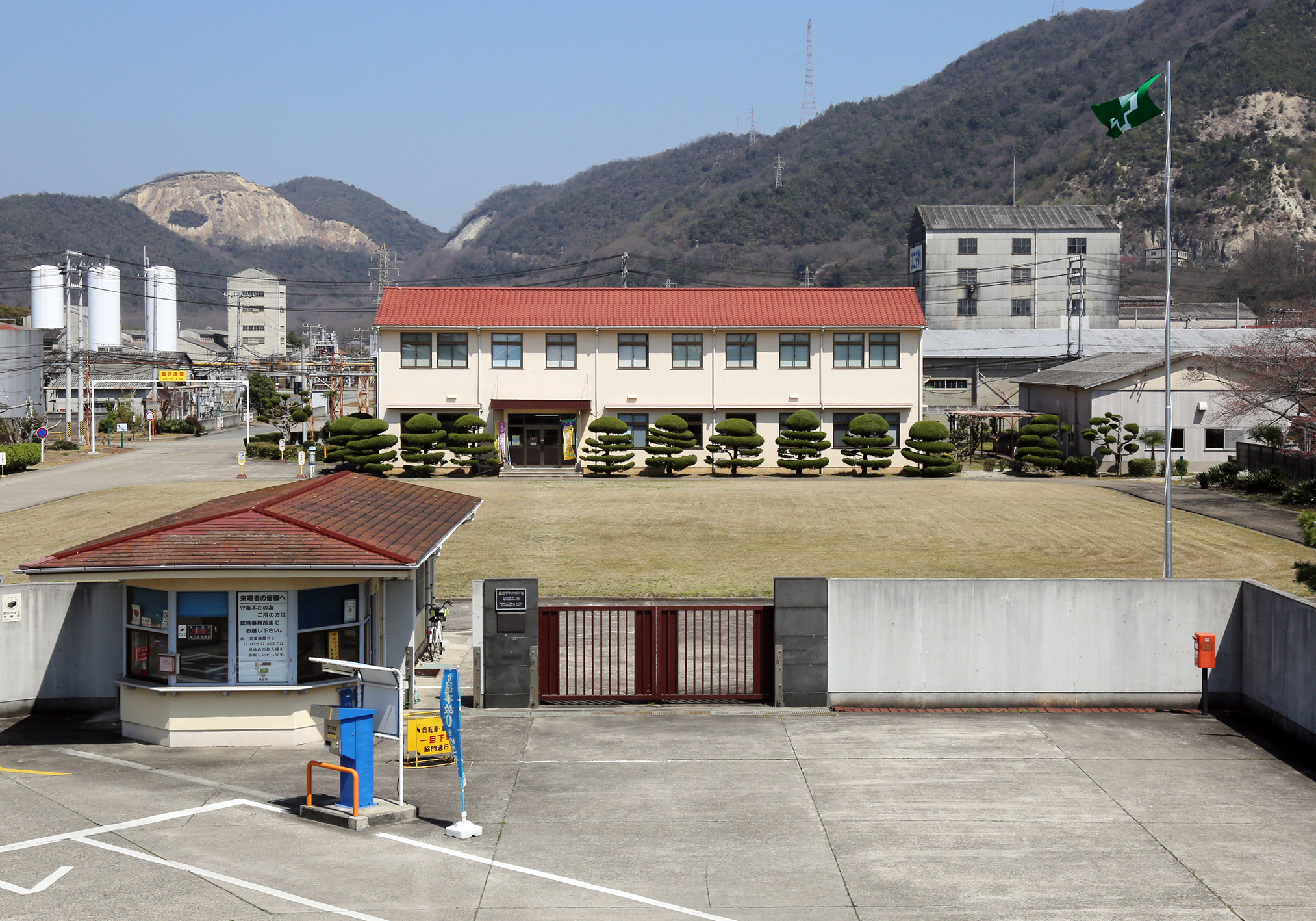 来年3月末での生産停止が決まったユニチカ坂越事業所