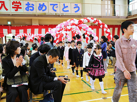 新1年生が希望をふくらませた入学式