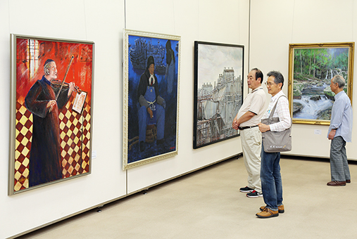 会員の力作が並ぶ第35回赤穂美術協会展