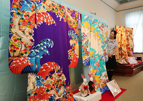 昔懐かしい婚礼道具が並ぶ「昭和の花嫁展」