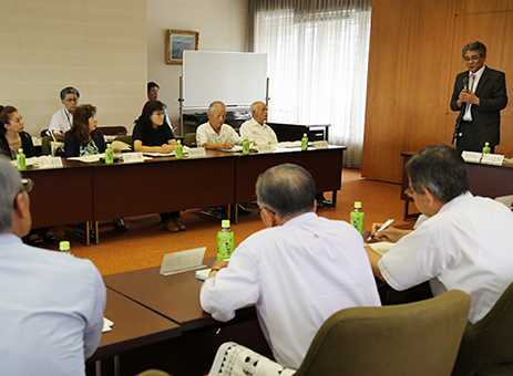 年内の作業完了を目指して始まった「見直し委員会」