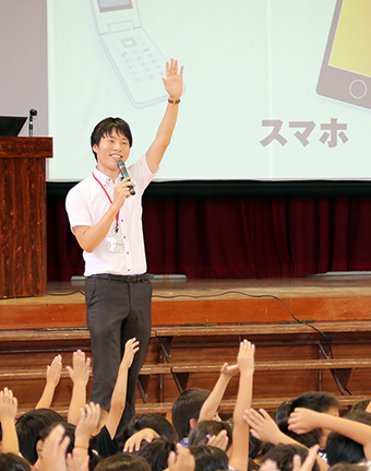 学生ボランティアが安全なネット利用を呼び掛けた出前授業