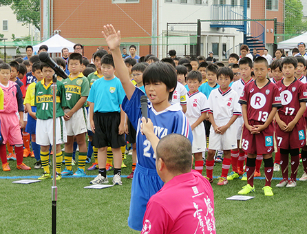 JCカップ兵庫予選大会で選手宣誓した塩屋サッカー少年団の名村響主将