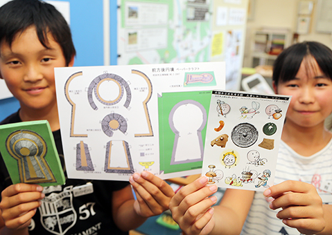 クイズラリーでもらえる「うにゅちゃん」特製シールとペーパークラフト