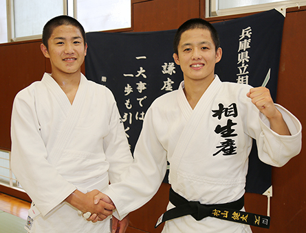 全日本ジュニアでの健闘を誓う村山健太君(右)と全中3位の竹内龍生君