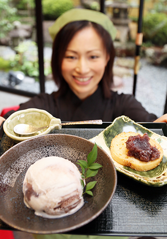 塩味まんじゅうと人気アイス店のコラボ新商品「塩味あずきアイス」
