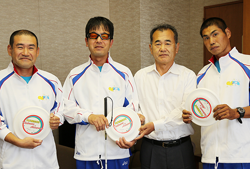全国障害者スポーツ大会に兵庫県代表として出場する=左から=大河内さん、西山さんと黒川さん(右)