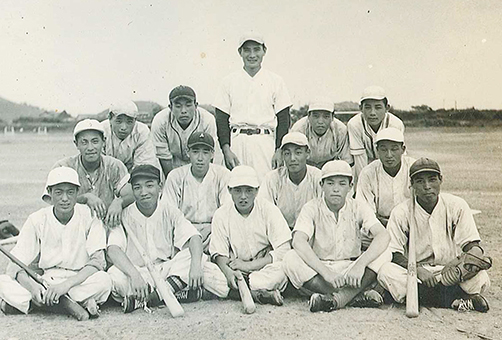 昭和29年夏の兵庫大会で準優勝した赤高野球部