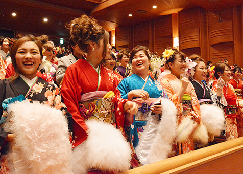 大人としての門出を祝った成人祝賀式=市提供