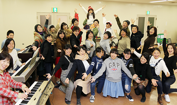 7年ぶりの公演となるステージの鑑賞を呼び掛ける劇団アルティスタのみなさん