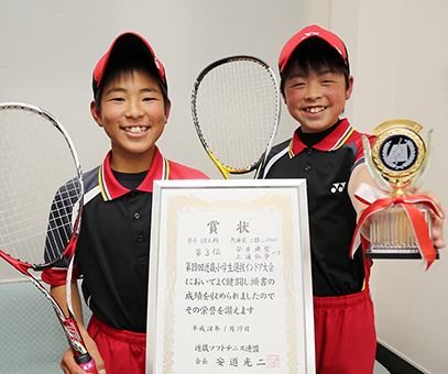 近畿大会で3位になった上通弘夢君(右)と安井瑛登君