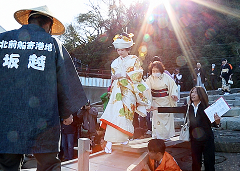昔懐かしい婚礼道中を再現した「坂越の嫁入り」