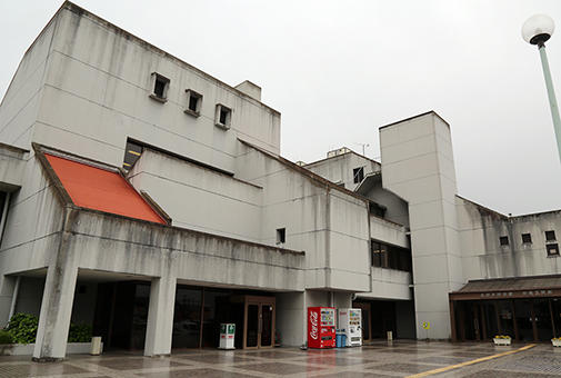 耐震補強工事が行われる市民会館