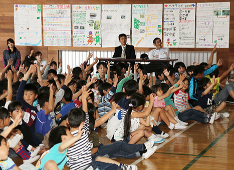 全校児童が参加して行われたハマウツボ観察会