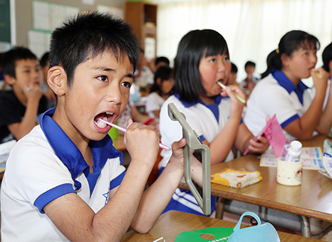全国小学生歯みがき大会に参加した原小の子どもたち
