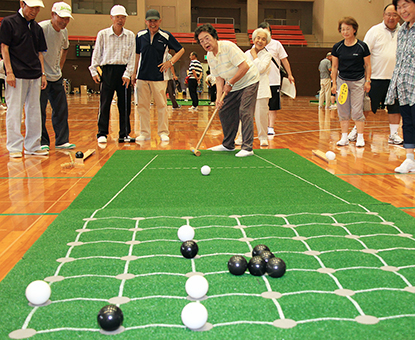 30チームが参加してプレーを楽しんだ囲碁ボール大会