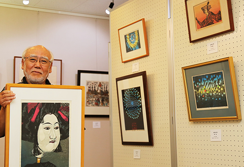 個性ある作品が並ぶ「教壇に立った版画家」展