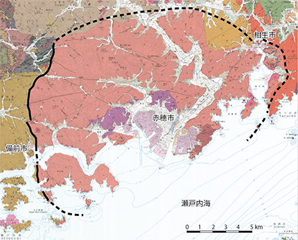 約8260万年前の火山活動によるカルデラが解明した赤穂市を中心とする区域。実線がカルデラ地形の境界が確認(点線は推測)できた箇所=産総研提供