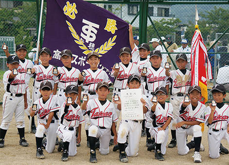 優勝した高雄野球少年団=チーム提供