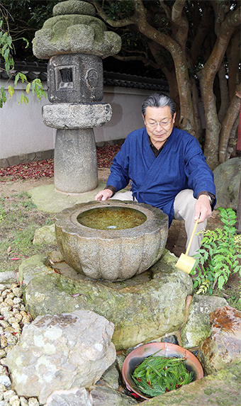 清らかな音色が響く小堀遠州考案の水琴窟と再現した長棟州彦さん