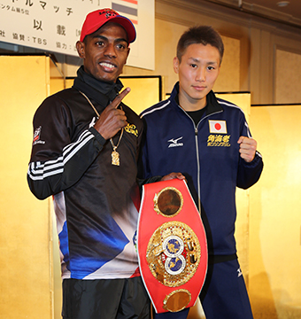 決戦を翌日に控えた挑戦者の小國以載選手とチャンピオンのジョナタン・グスマン選手