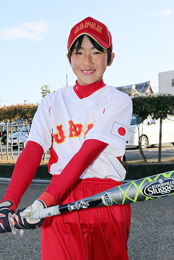 小学生国際親善ソフトボール団の一員に選ばれた舩本凪さん