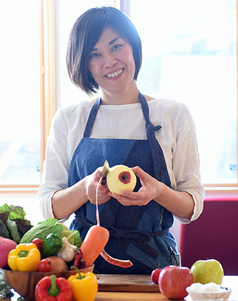 男女共同参画フォーラムで講演する食育料理家なぎさなおこ氏