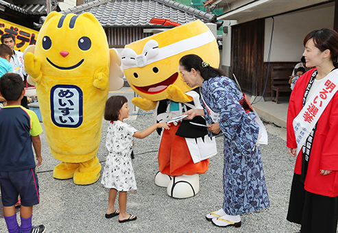 知事選への投票参加を呼び掛けた街頭キャンペーン