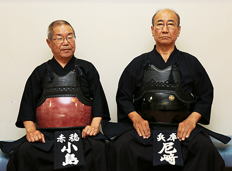 「ねんりんピック剣道交流大会」の兵庫県代表に決まった小島勝義さん(左)と尼崎厚さん