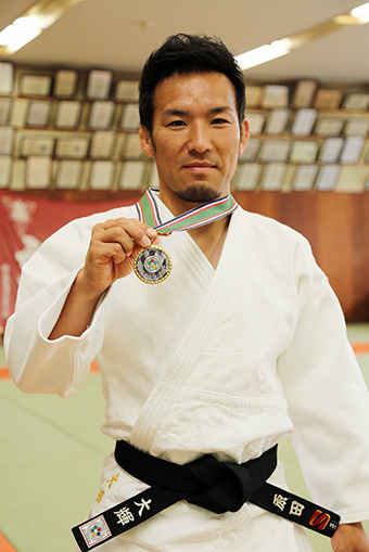 日本ベテランズ国際柔道大会で3年ぶり3度目の優勝を飾った原田大輝さん
