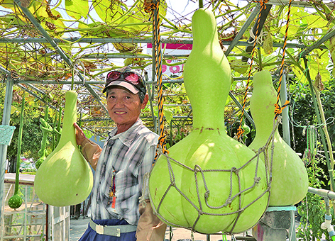 ジャンボひょうたんの栽培が趣味の田渕正行さん