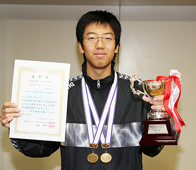 リレーメンバーとして日本新記録での優勝に貢献した光都SCの春井恒行君
