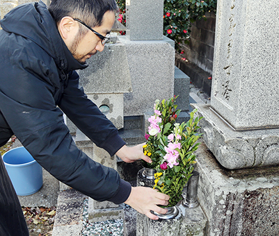 「たなべ花店」が始めた「お墓参りサポート」