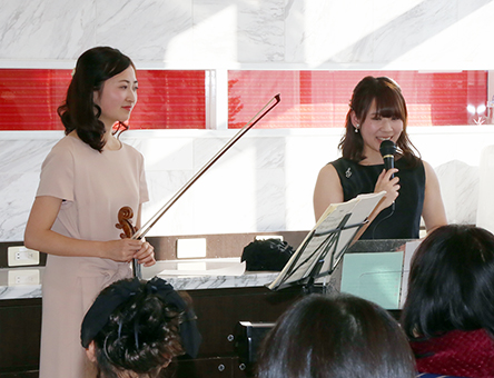 「100万人のクラシックライブ」に出演した誉田真弓さん(右)と西尾安梨沙さん