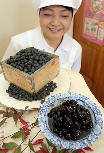 周世産黒大豆を地元主婦らが調理した「黒豆の煮豆」