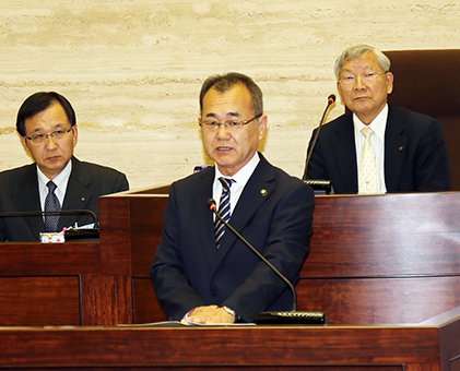 自身4度目となる施政方針演説を行った明石元秀市長