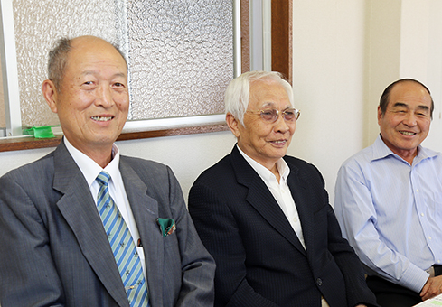 「産廃反対市民の会」の正副会長に就任が内定した=左から=沖知道氏、大野重徳氏、亀井義明氏