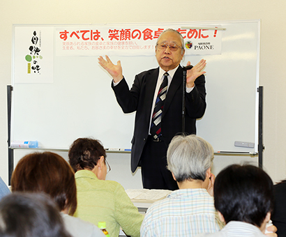 食品表示の見方について語る冨永昌良氏