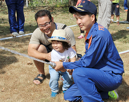 子どもたちがホース放水などを体験した消防防災フェスタ