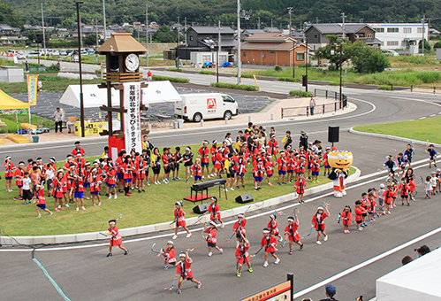 地元児童らの演舞備などで祝った有年駅北まちづくりイベント