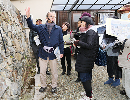 古地図を見ながら旧城下町の町割を歩いた「あこう路地さんぽ」