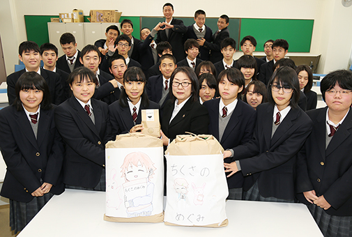 収穫米を子ども食堂に寄贈した千種高校1年生
