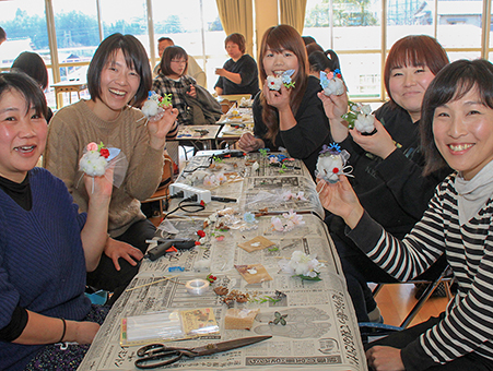 修了式で着けるコサージュを手作りしたワークショップ