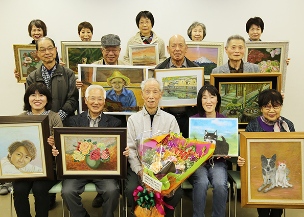 10回目のロビー展を開く「赤穂絵画を楽しむ会」のみなさん